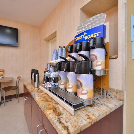 Holiday Inn Express Laguardia Airport, An Ihg Hotel New York Extérieur photo