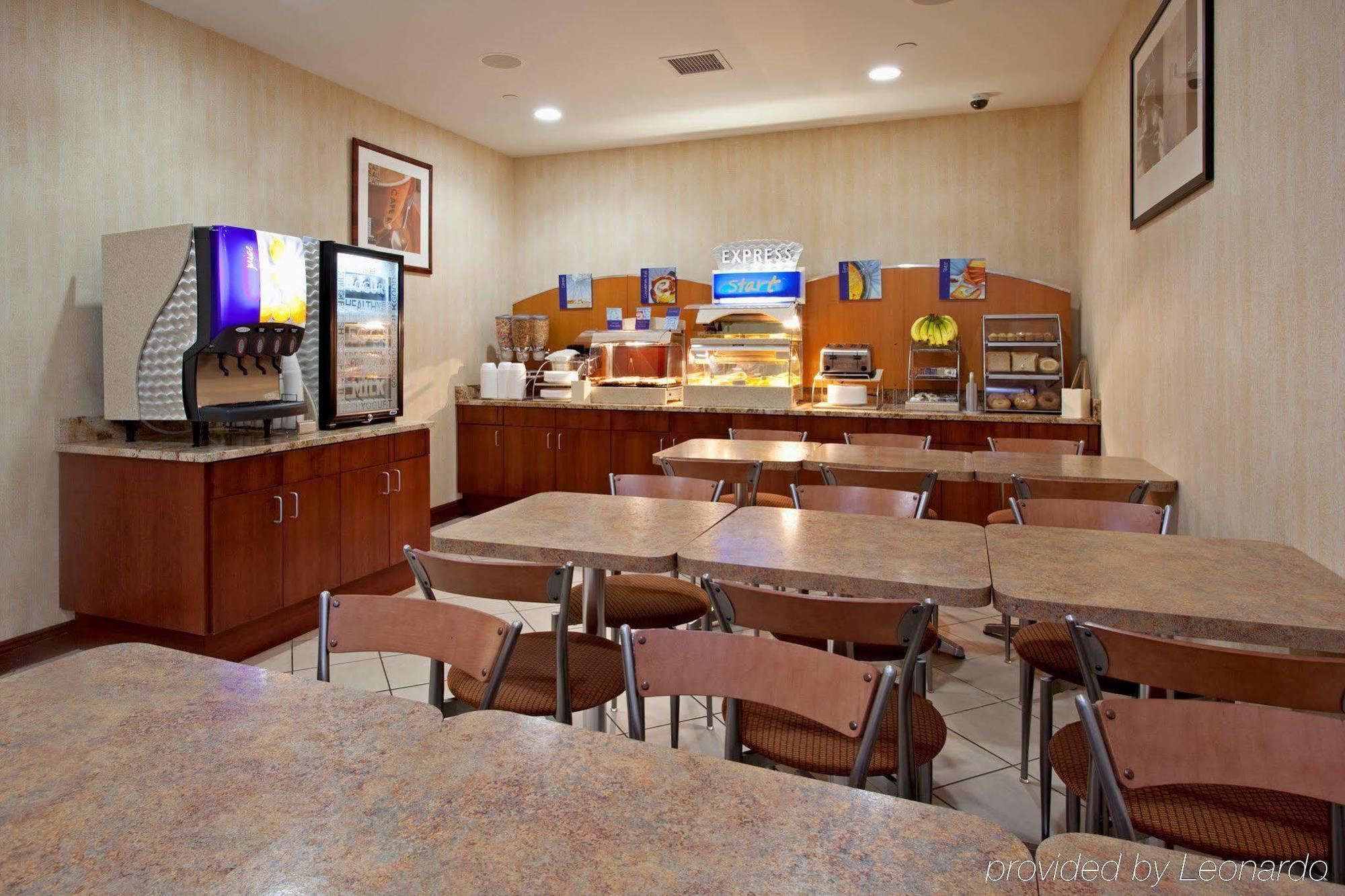 Holiday Inn Express Laguardia Airport, An Ihg Hotel New York Restaurant photo